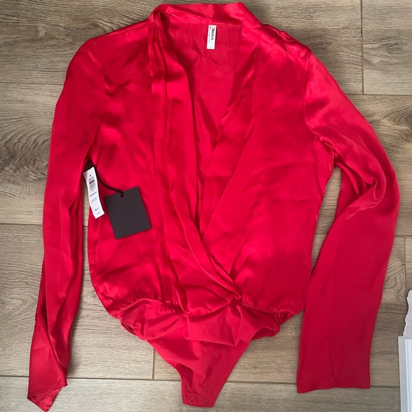 Aritzia (Talula) Crossover Bodysuit in Red NWT - Picture 2 of 5